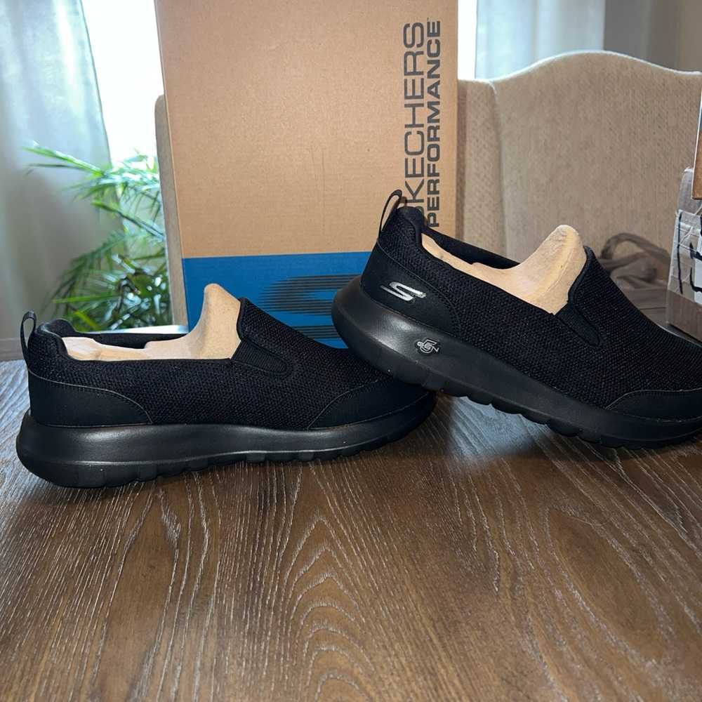Skechers Men's Extra Wide - Go Walk Max Black Slip-On Shoes Size 7.5